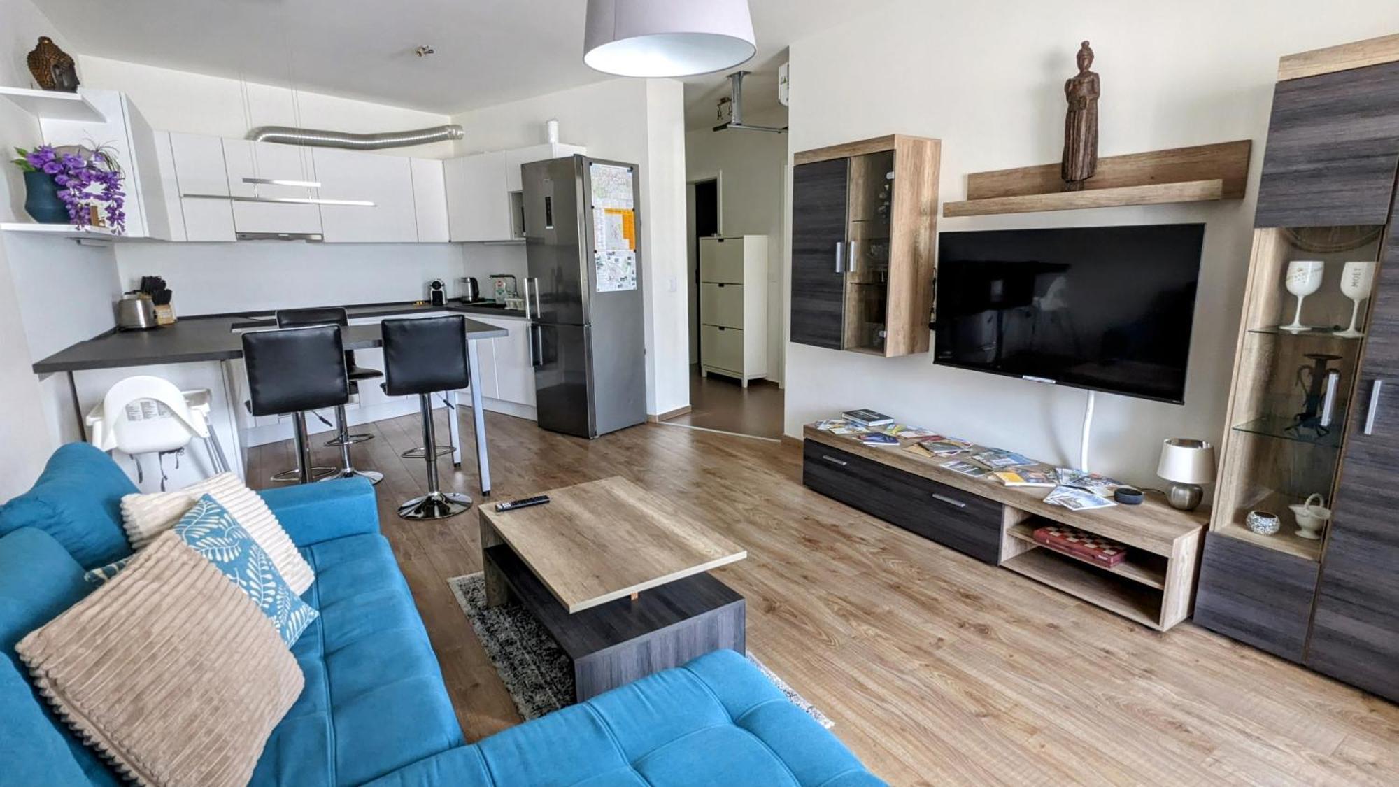 E2 Luxury Oldtown Apt - 2X Parking, Foodstore, Pcscreen, Netflix, Unlimited Music, Crib, Babychair, Fastwifi, Aircon Koszyce Zewnętrze zdjęcie